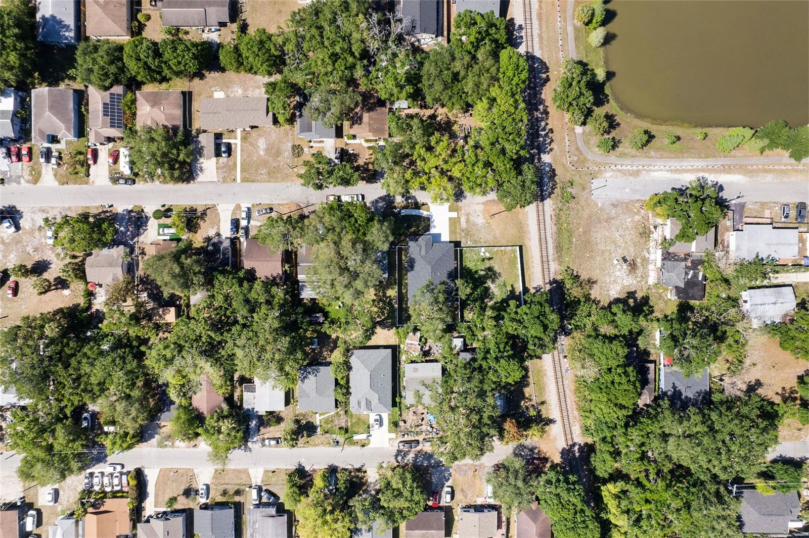 Listing photo id 36 for 2617 Palifox Street