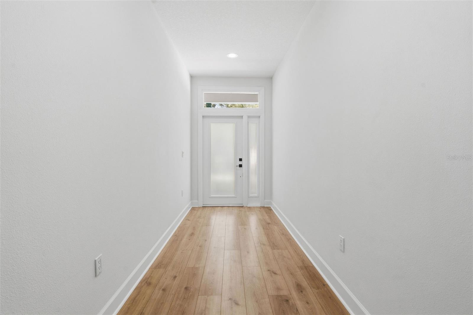 Listing photo id 3 for 2617 Palifox Street