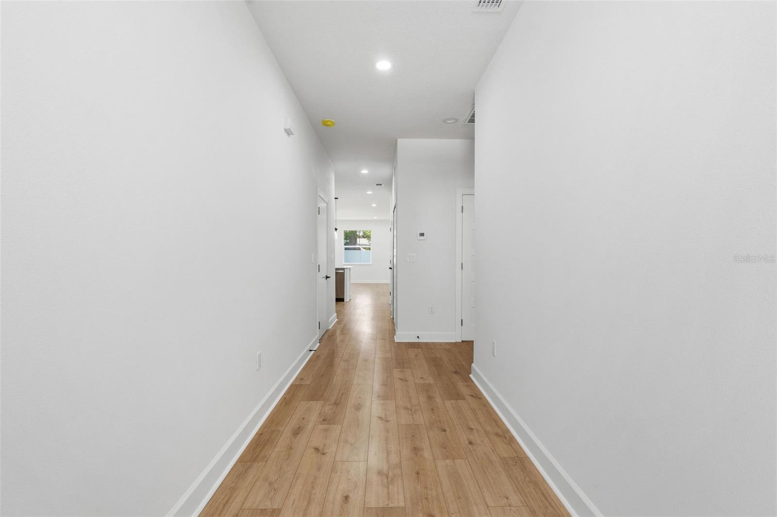 Listing photo id 4 for 2617 Palifox Street