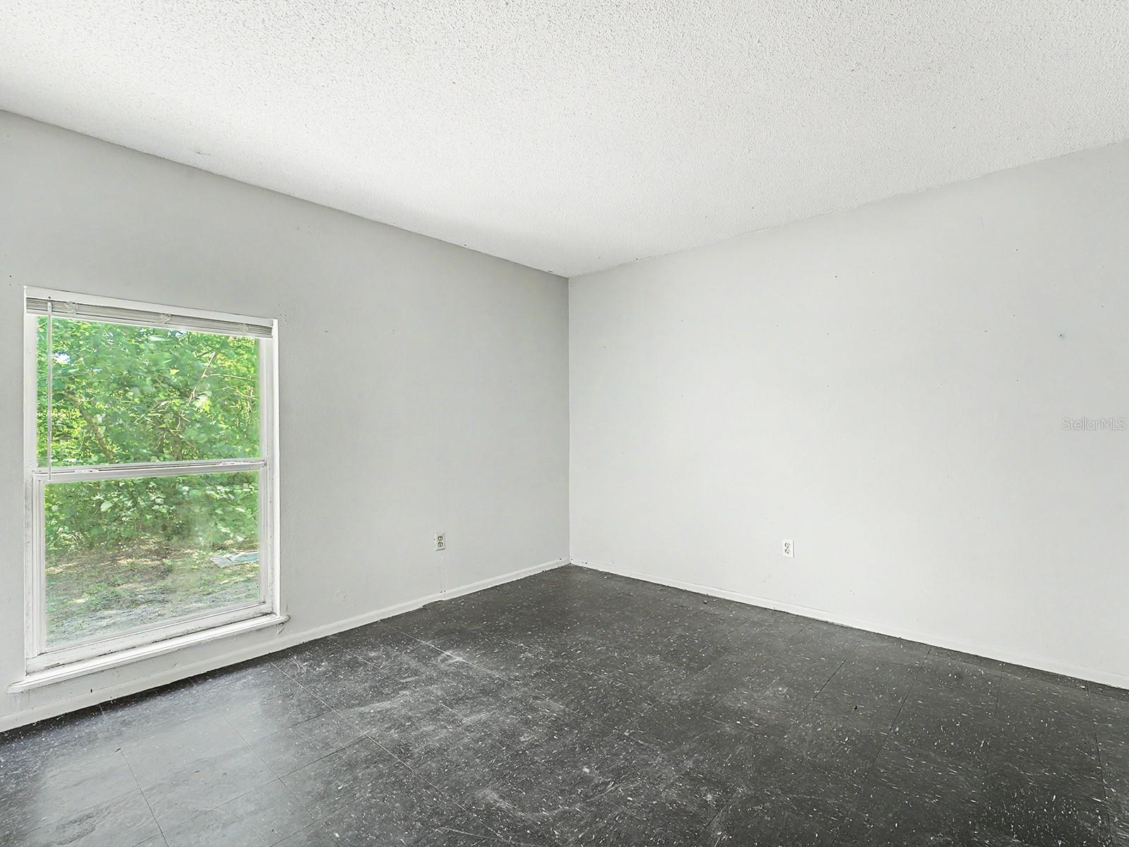 Image 14 of 42 For 2950 53rd Court