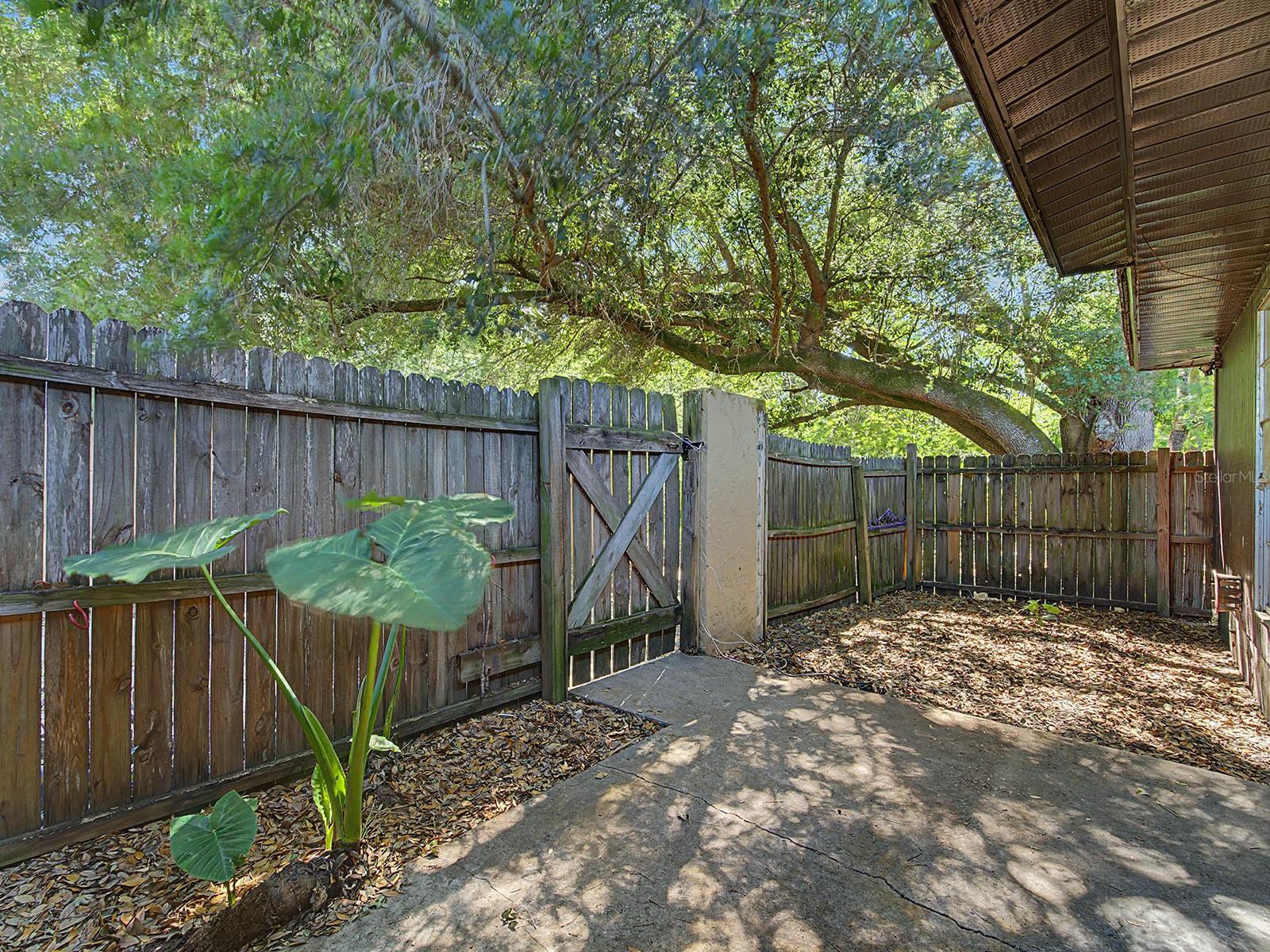 Image 17 of 42 For 2950 53rd Court