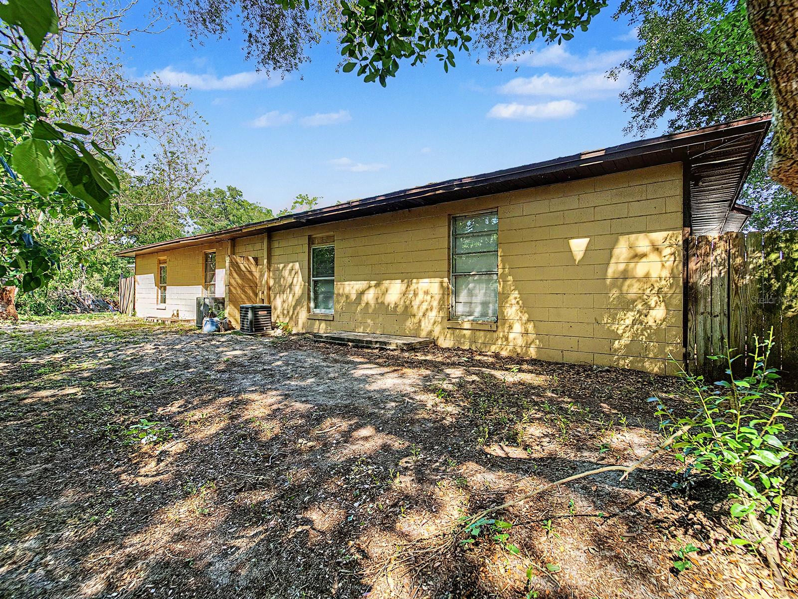 Image 18 of 42 For 2950 53rd Court