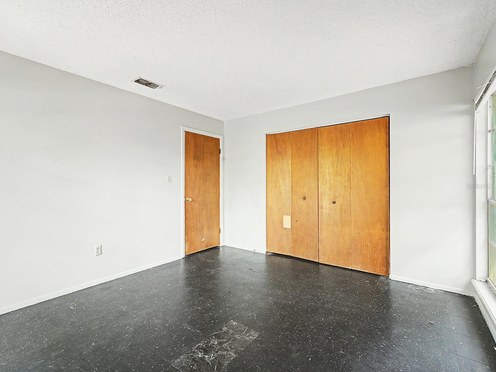 Image 20 of 42 For 2950 53rd Court