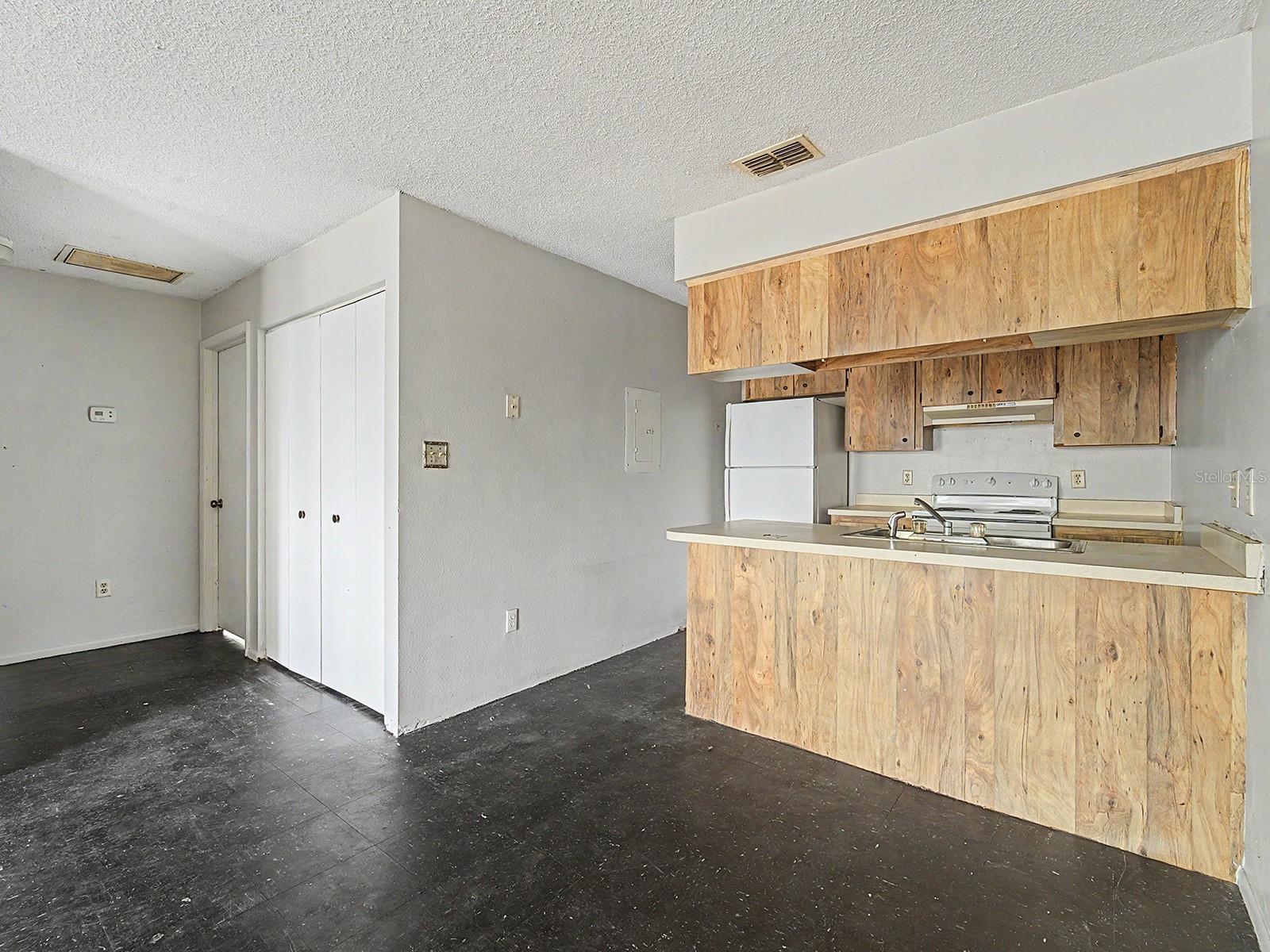 Image 21 of 42 For 2950 53rd Court