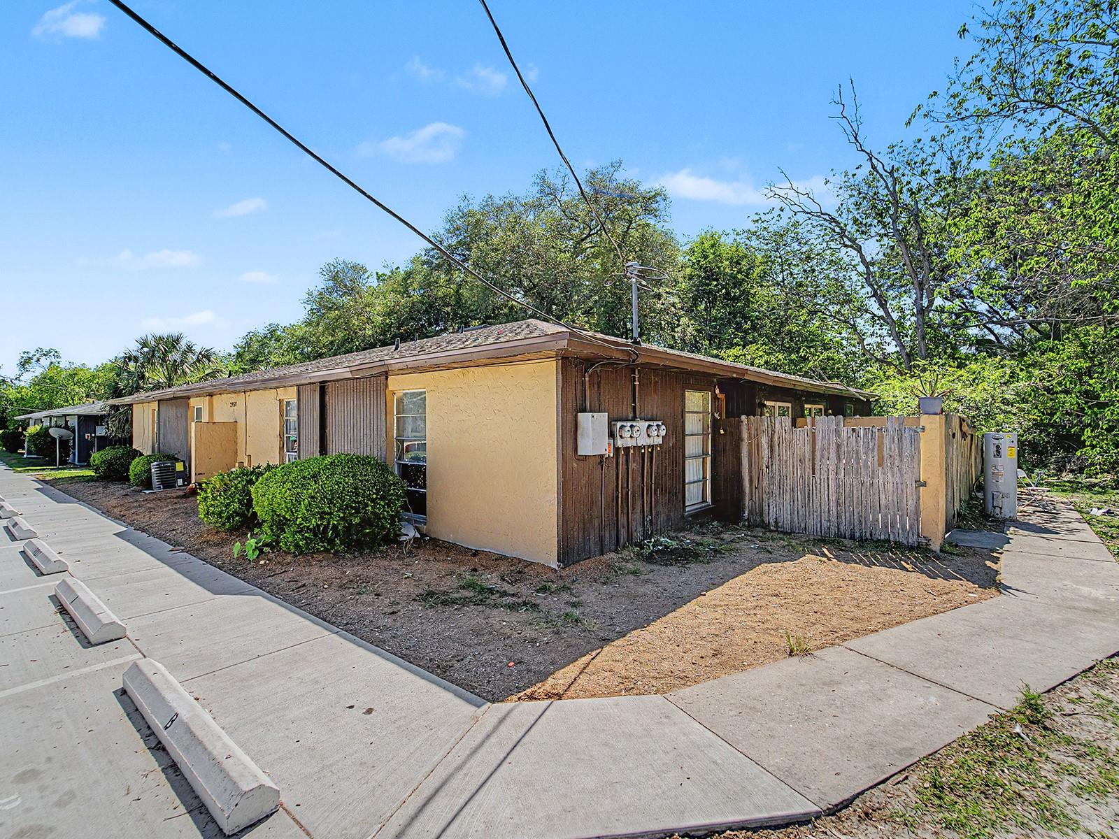 Image 24 of 42 For 2950 53rd Court