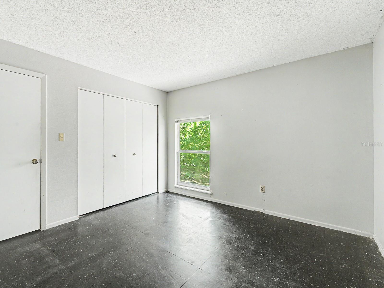 Image 26 of 42 For 2950 53rd Court