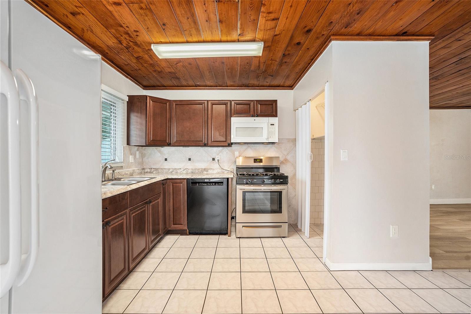 Image 12 of 22 For 5305 Whiteway Drive