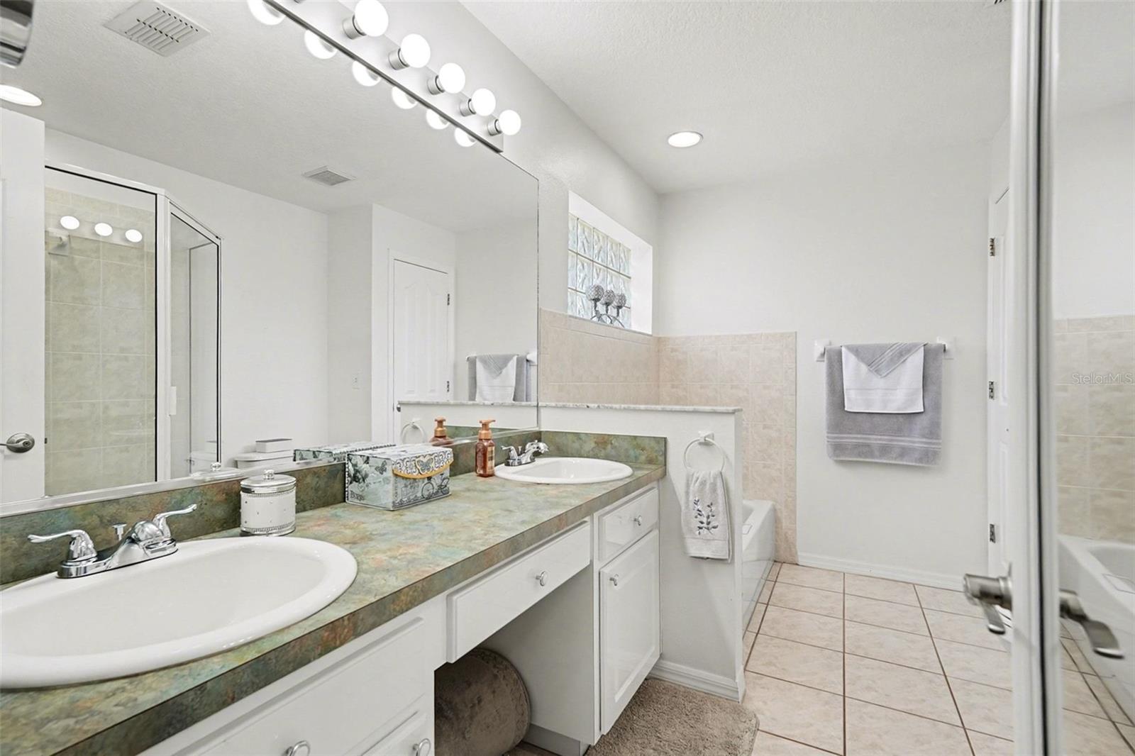 Image 20 of 24 For 2333 Towering Oaks Circle