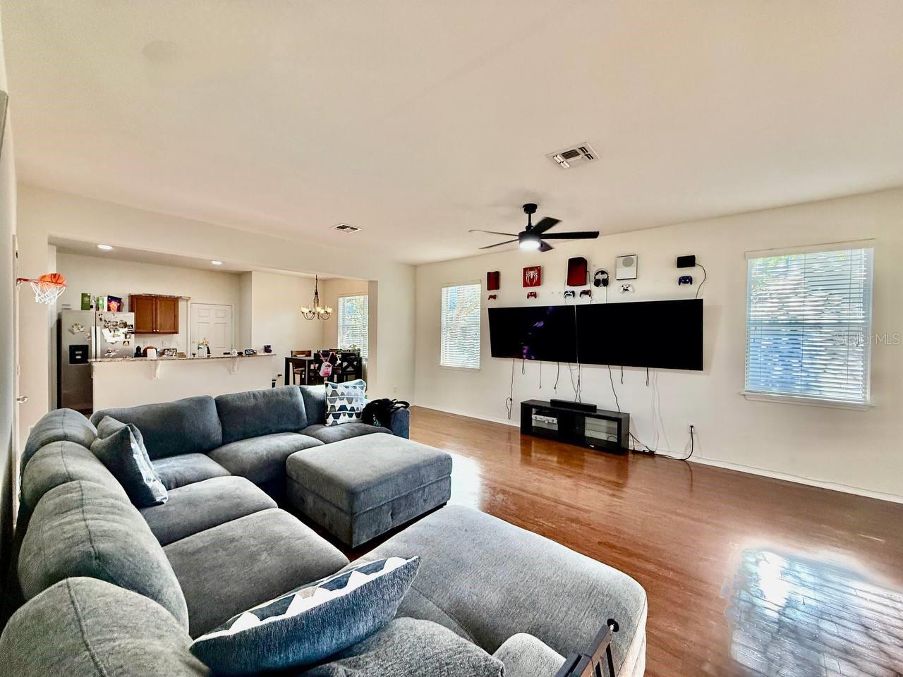 Image 7 of 27 For 9044 Aspen Hollow Place 9044