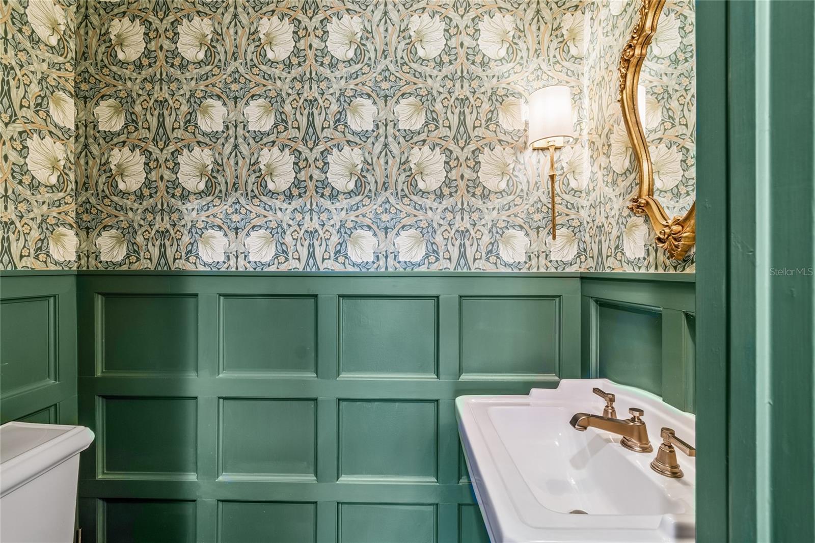 Image 32 of 71 For 3011 Hawthorne Road