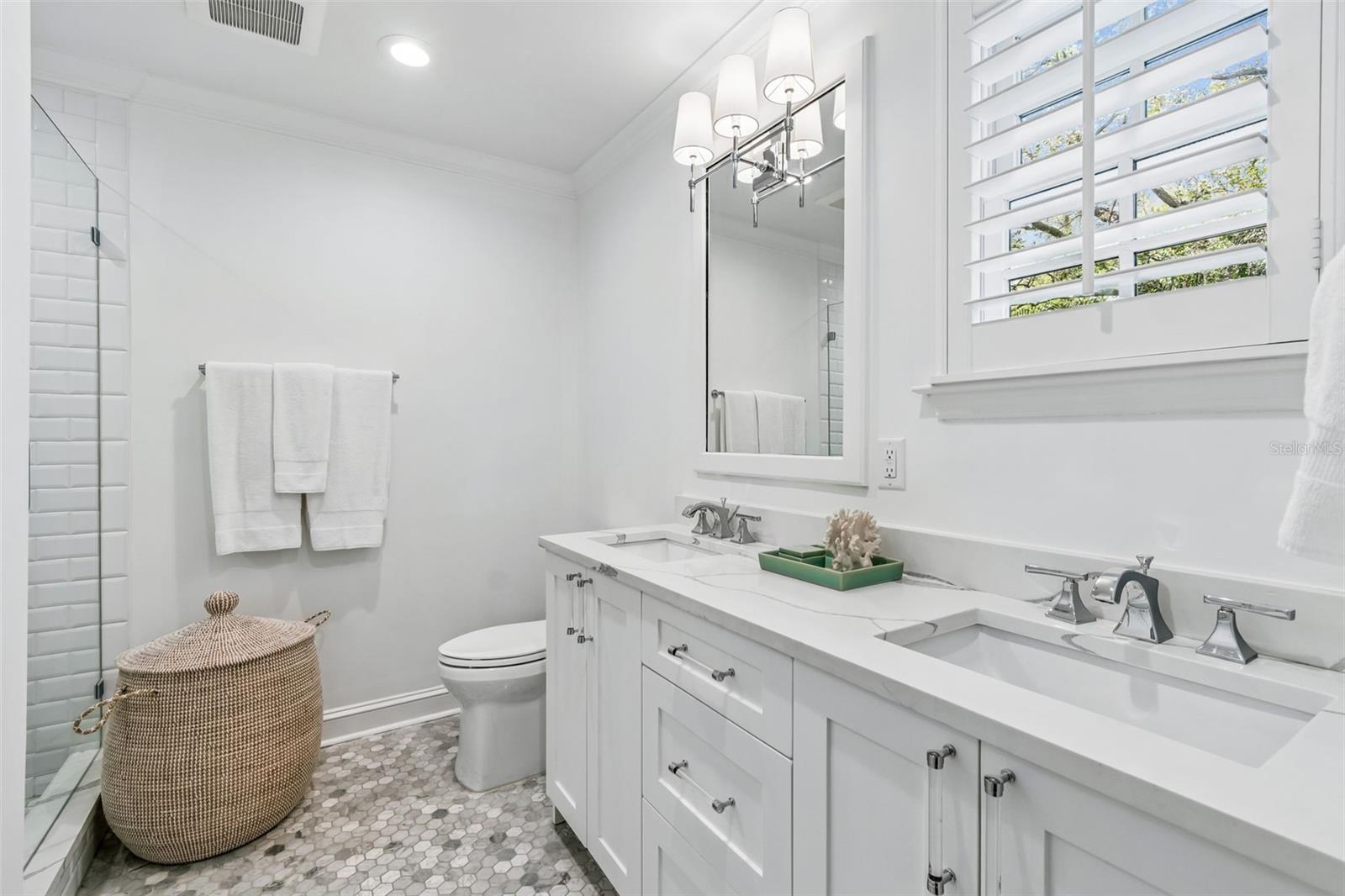 Image 45 of 71 For 3011 Hawthorne Road