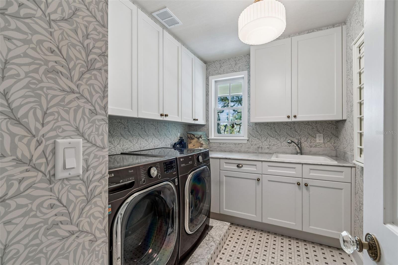 Image 53 of 71 For 3011 Hawthorne Road