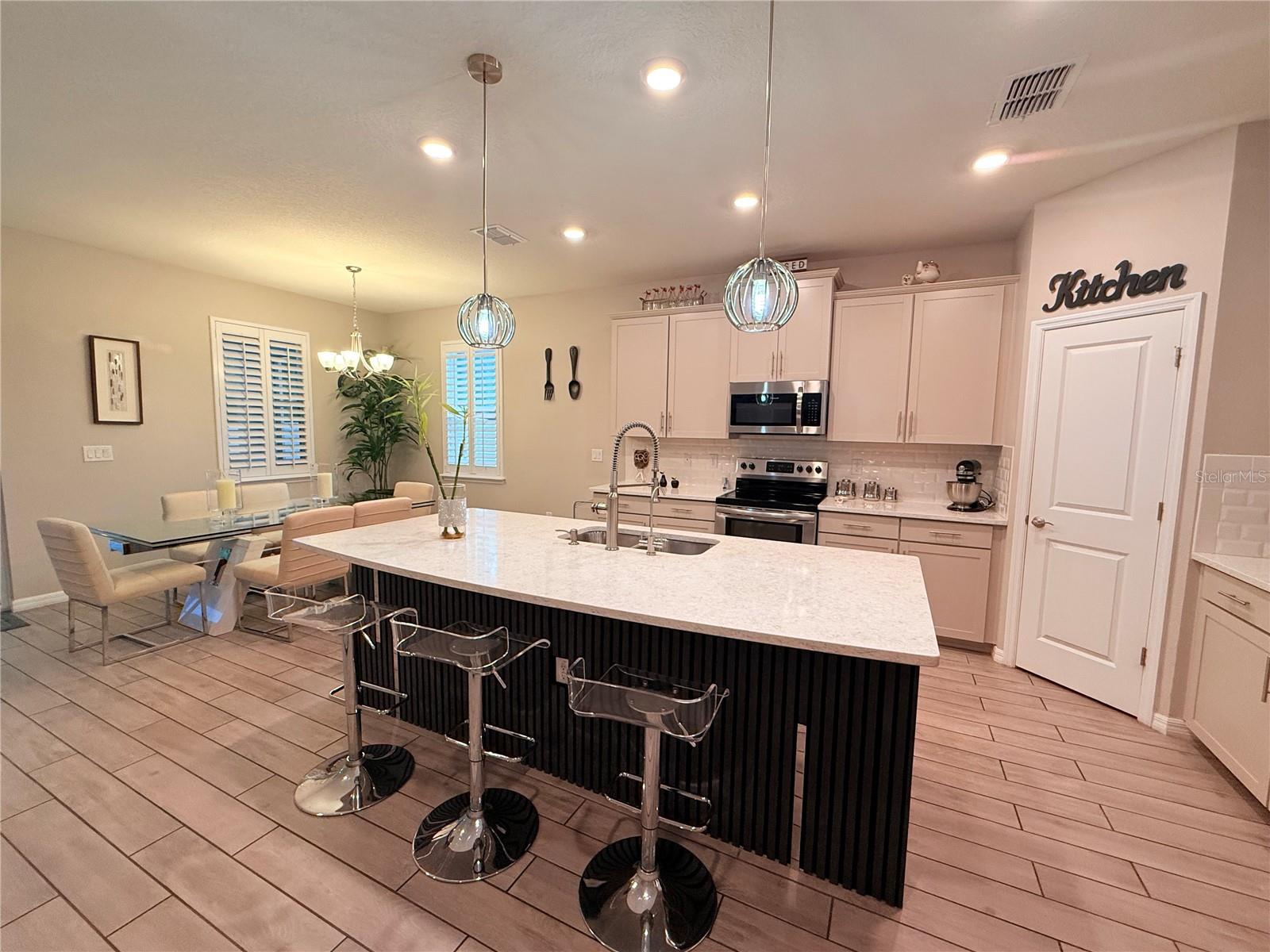 Image 17 of 37 For 8321 Praise Drive