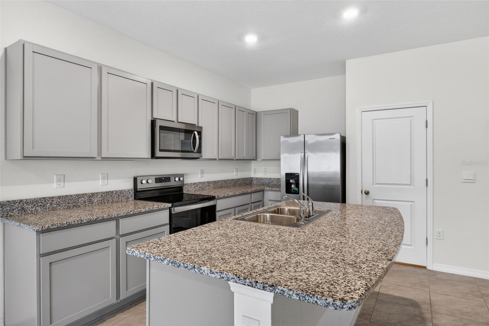 Image 14 of 75 For 33105 Major Oak Drive