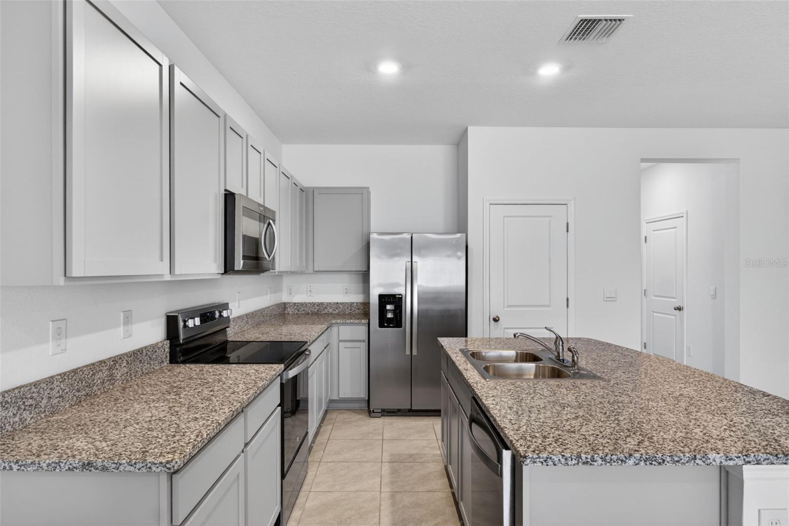 Image 15 of 75 For 33105 Major Oak Drive
