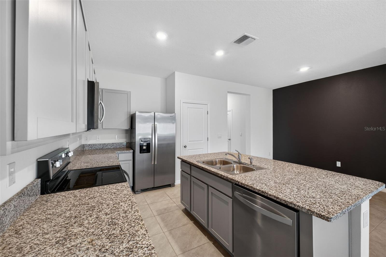 Image 17 of 75 For 33105 Major Oak Drive