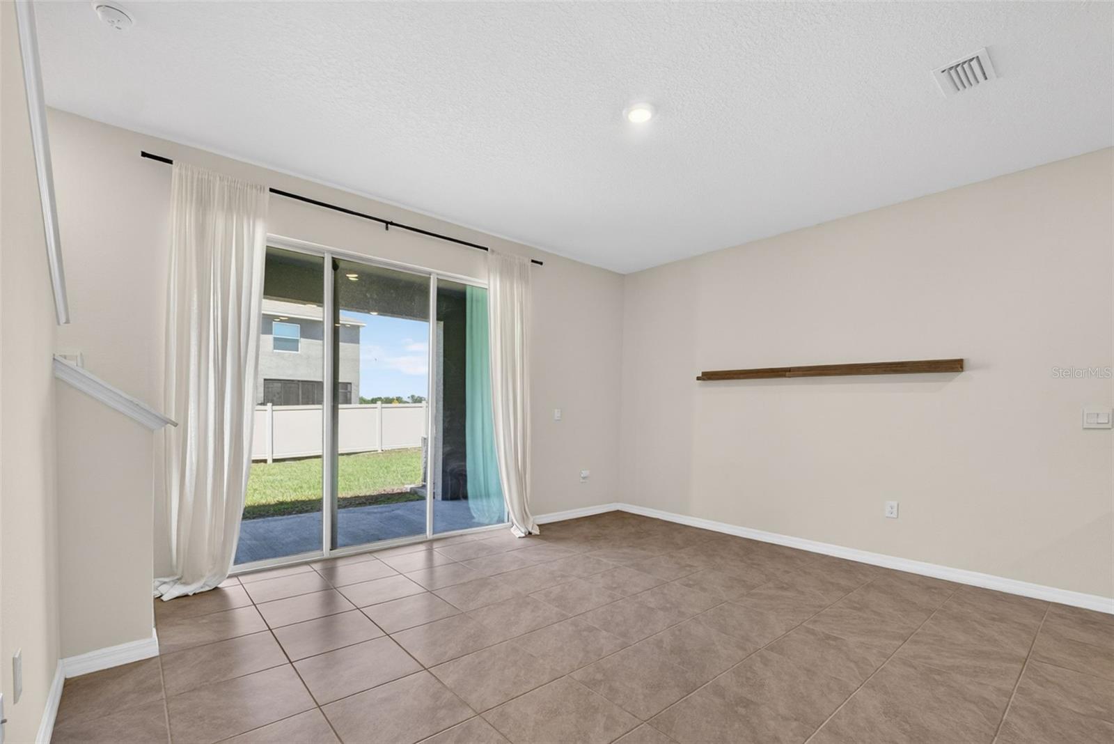 Image 22 of 75 For 33105 Major Oak Drive