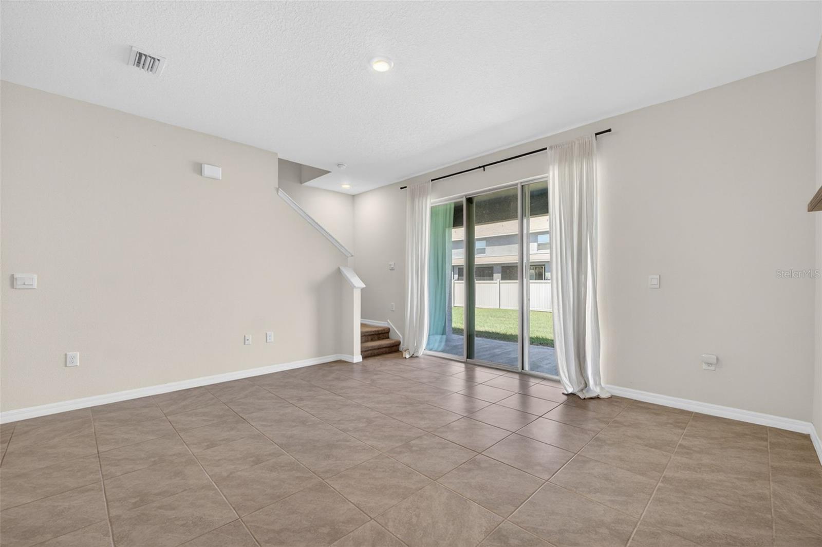 Image 25 of 75 For 33105 Major Oak Drive