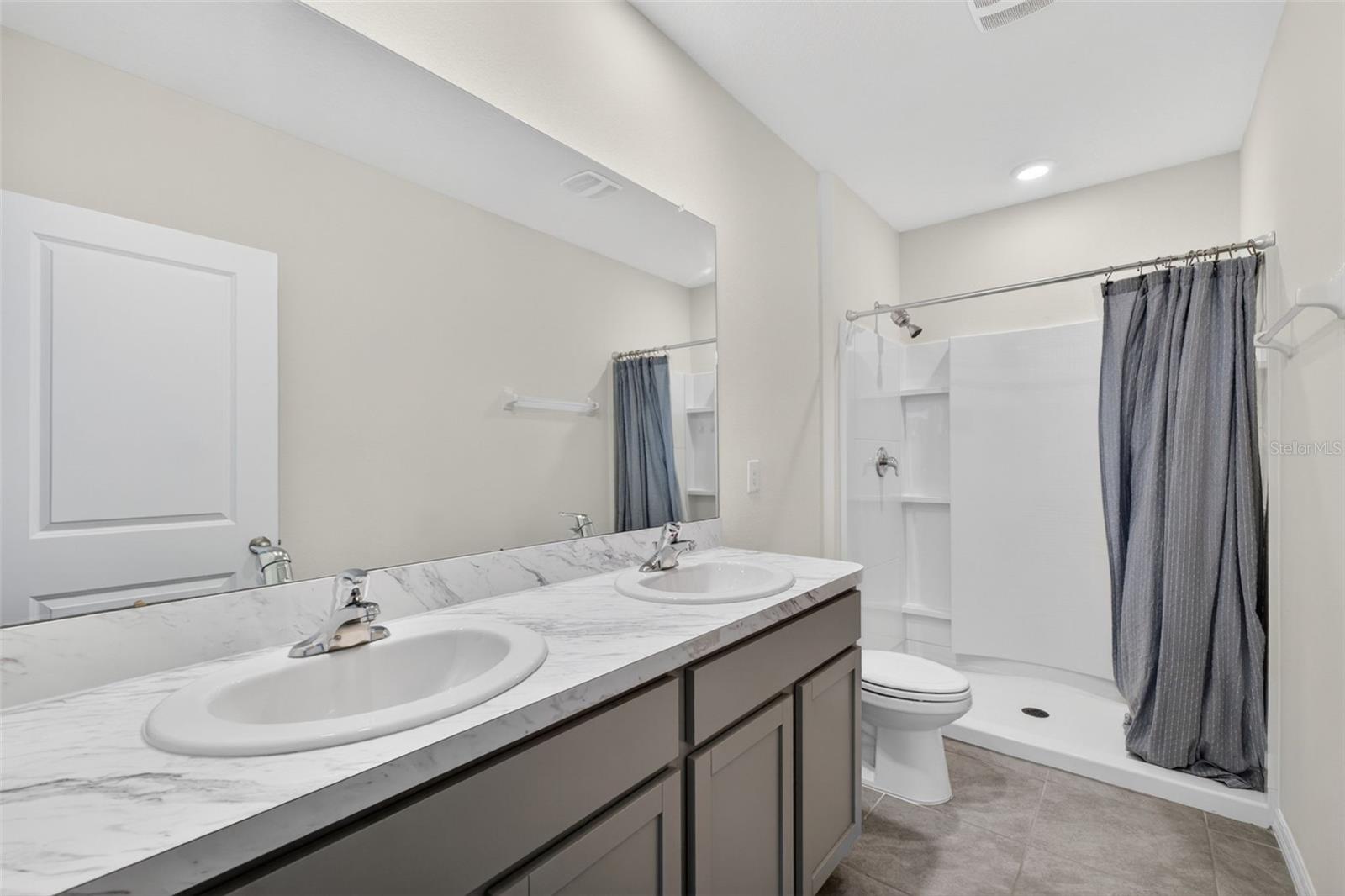 Image 34 of 75 For 33105 Major Oak Drive