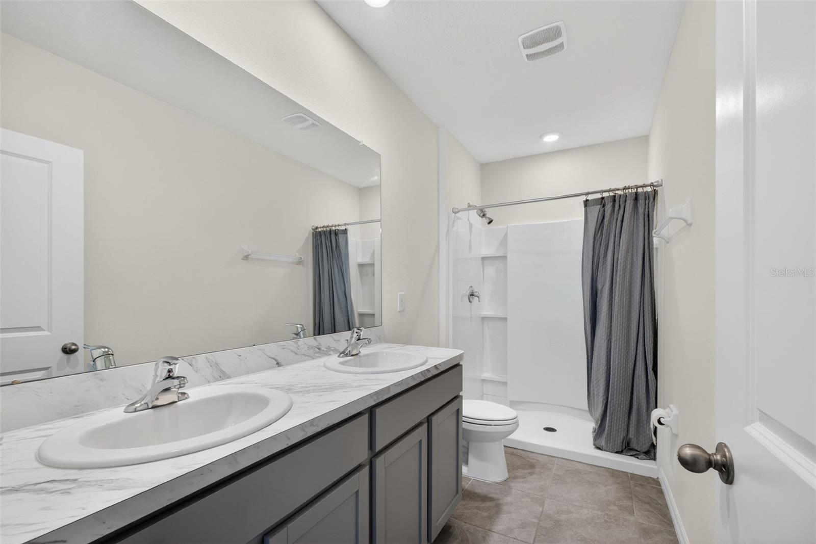 Image 35 of 75 For 33105 Major Oak Drive