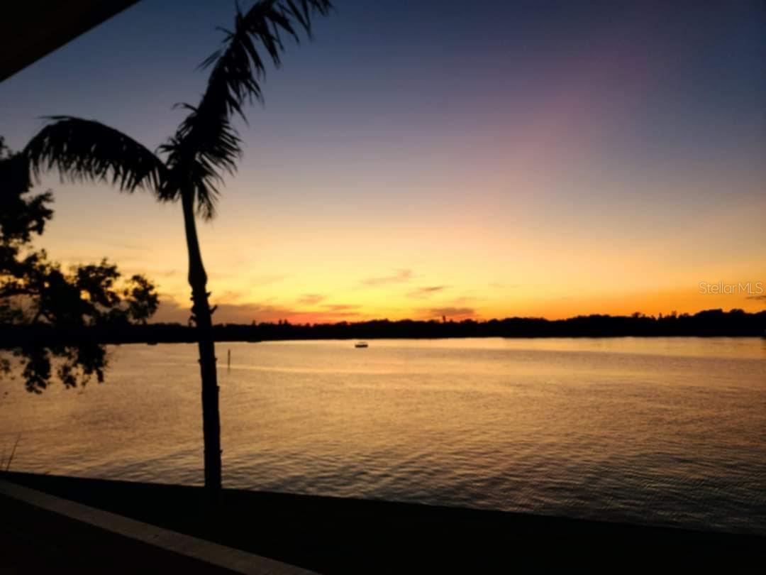 Image 15 of 35 For 5107 Salmon Drive Se C