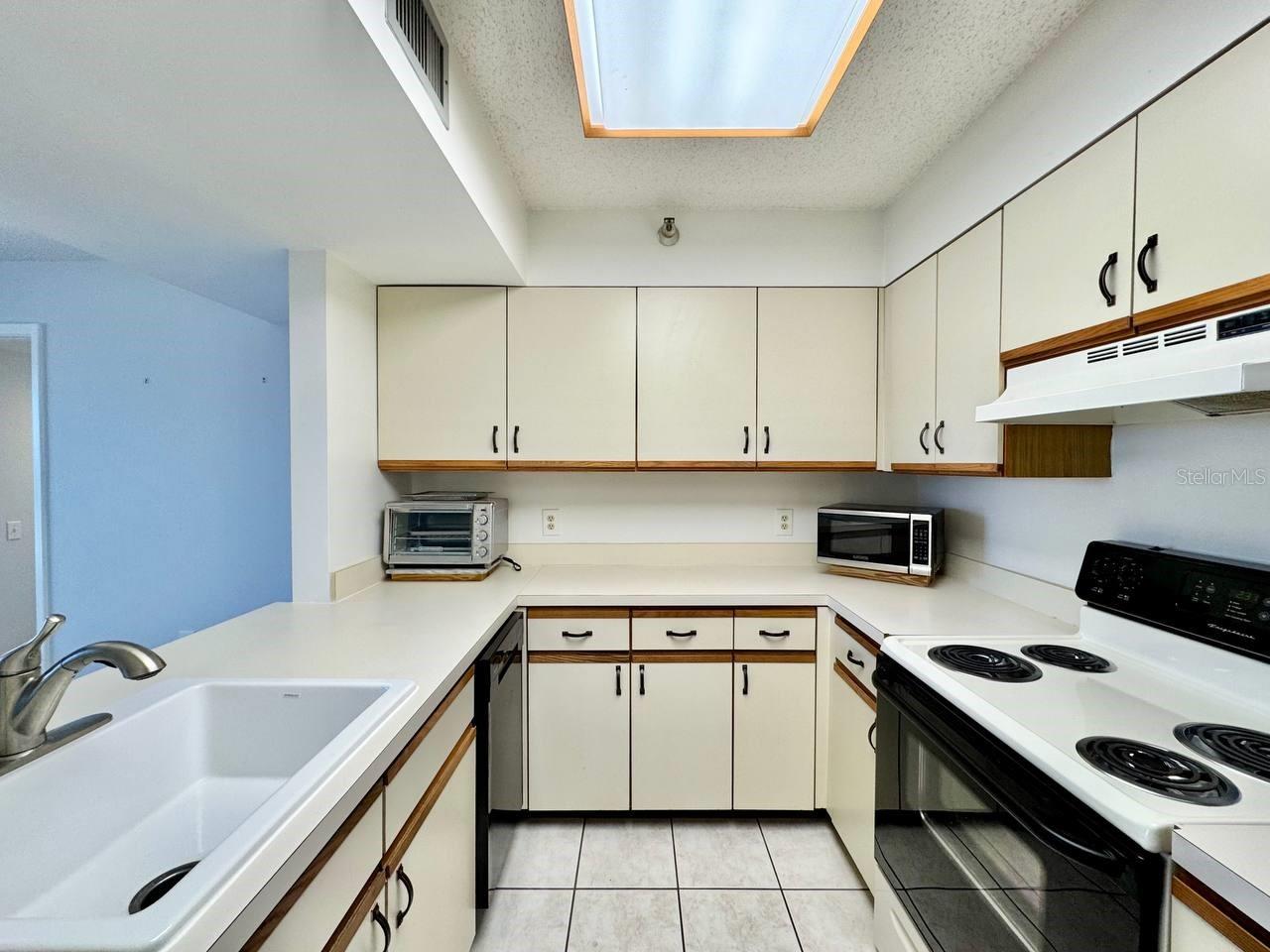 Image 3 of 37 For 2333 Feather Sound Drive B503