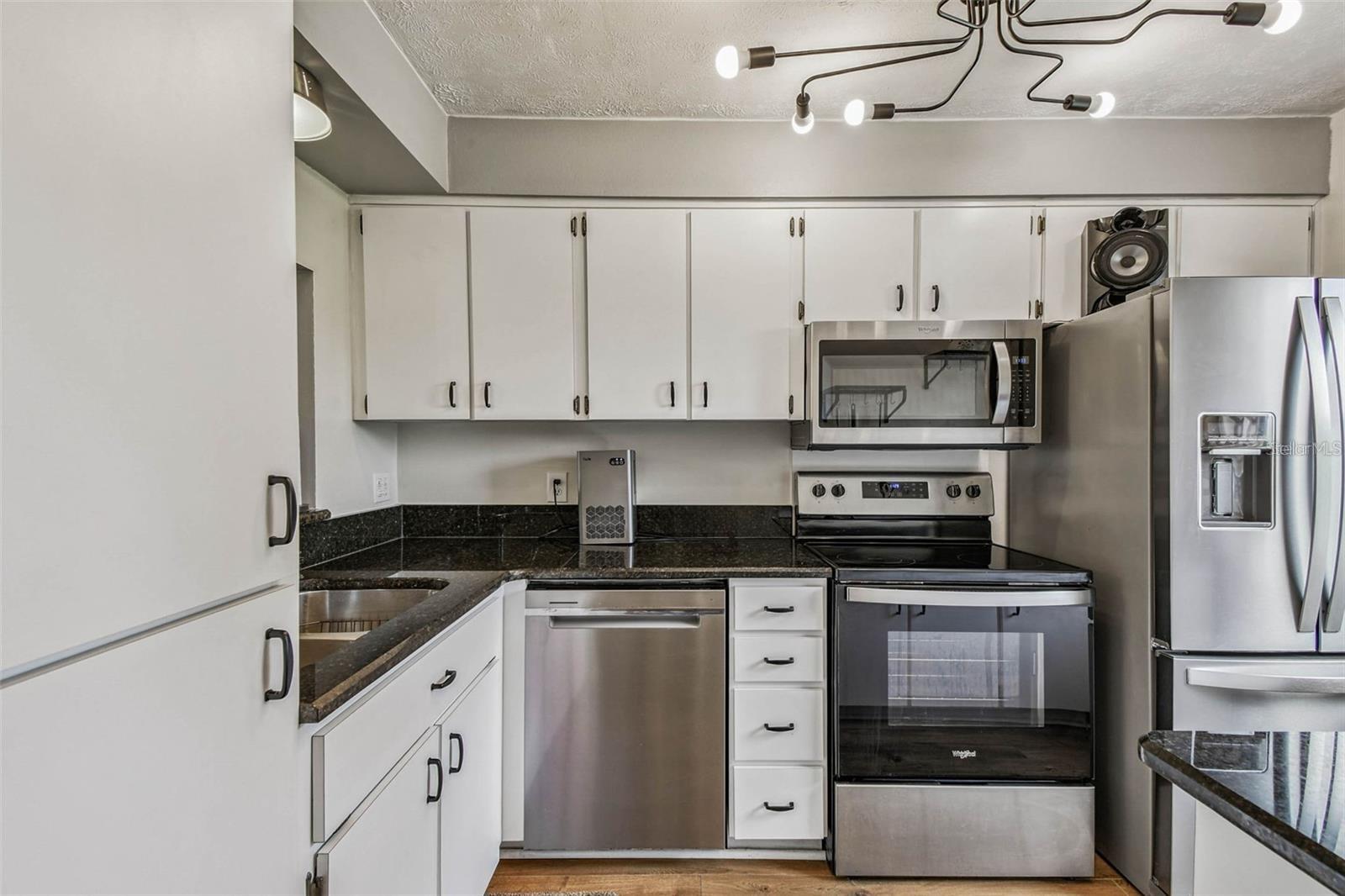 Image 16 of 74 For 3841 Trophy Boulevard 3841