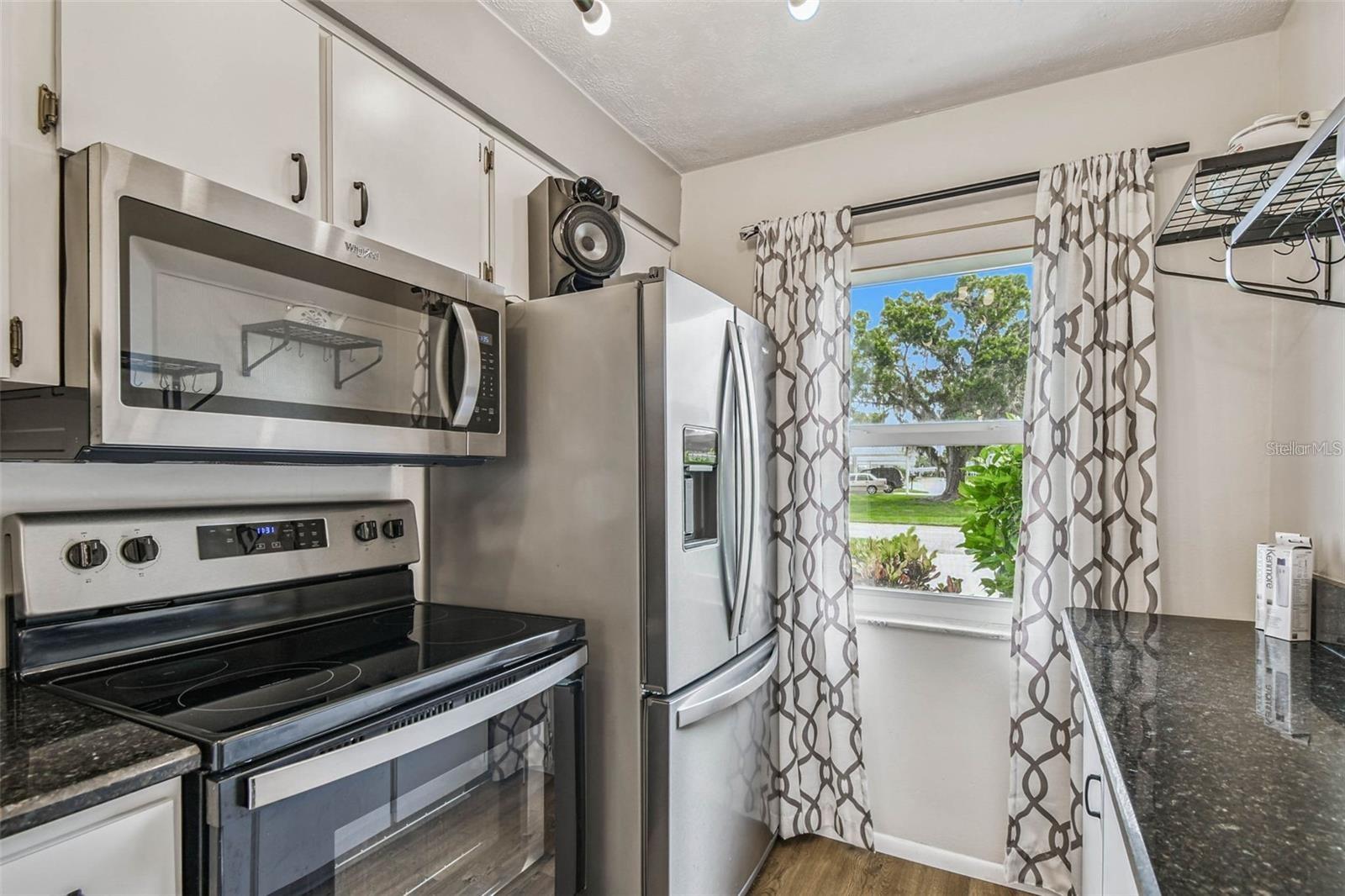 Image 20 of 74 For 3841 Trophy Boulevard 3841