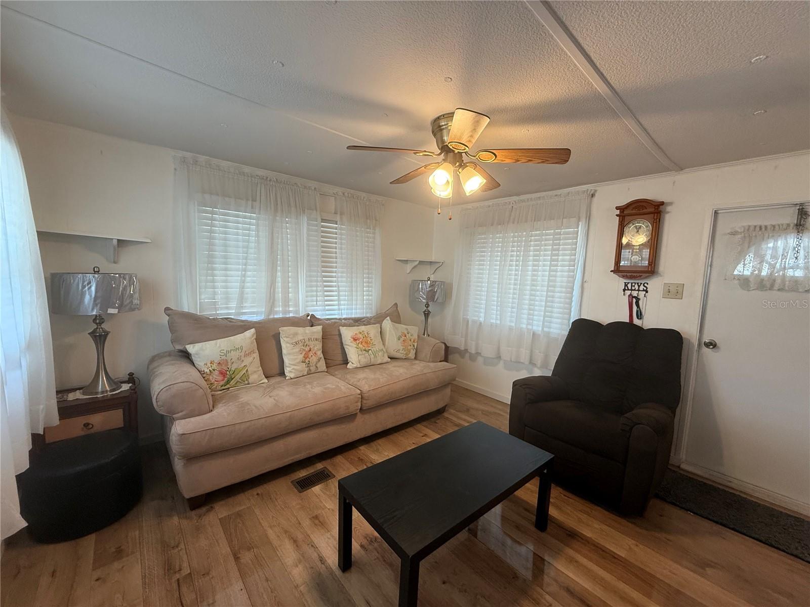 Image 4 of 27 For 38645 Remora Avenue