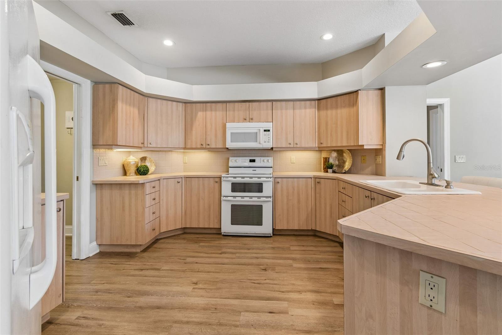 Image 18 of 56 For 19623 Lake Osceola Lane