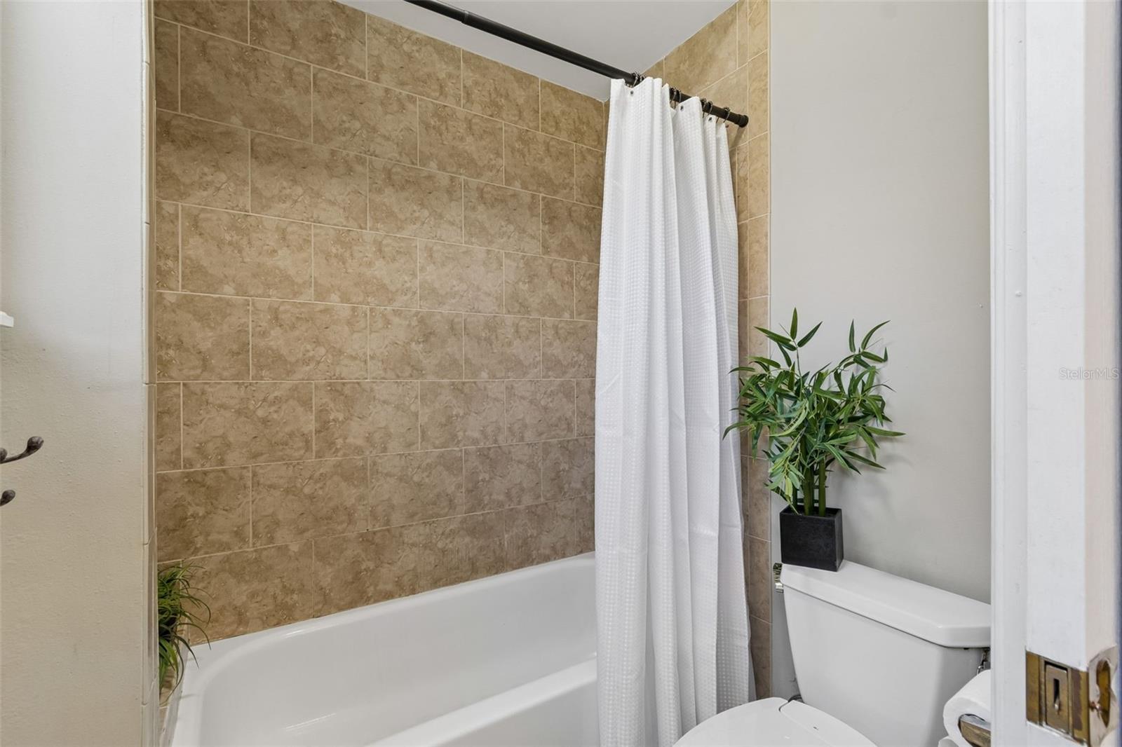 Image 38 of 56 For 19623 Lake Osceola Lane