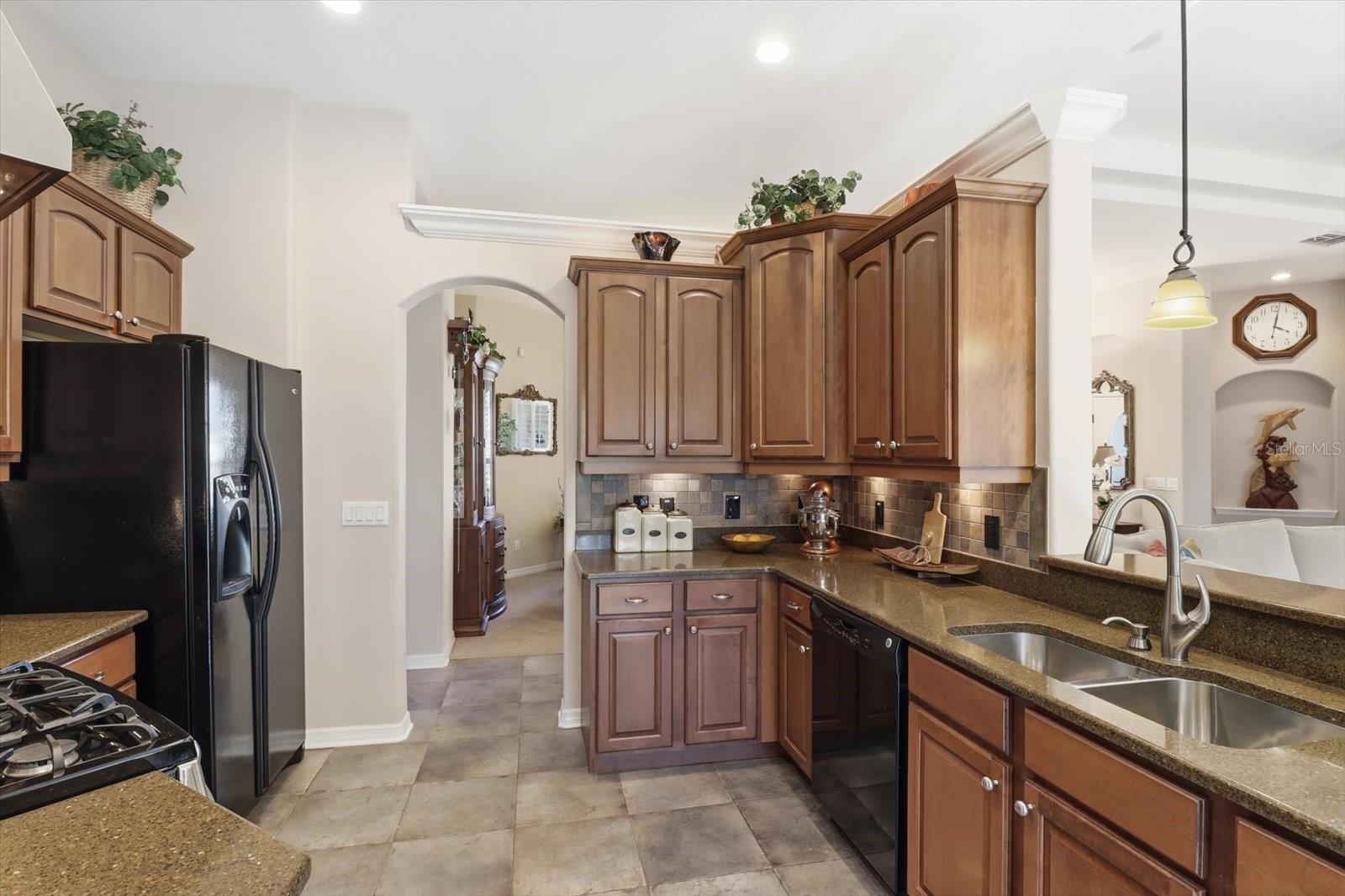 Image 18 of 48 For 6 Carnation Court