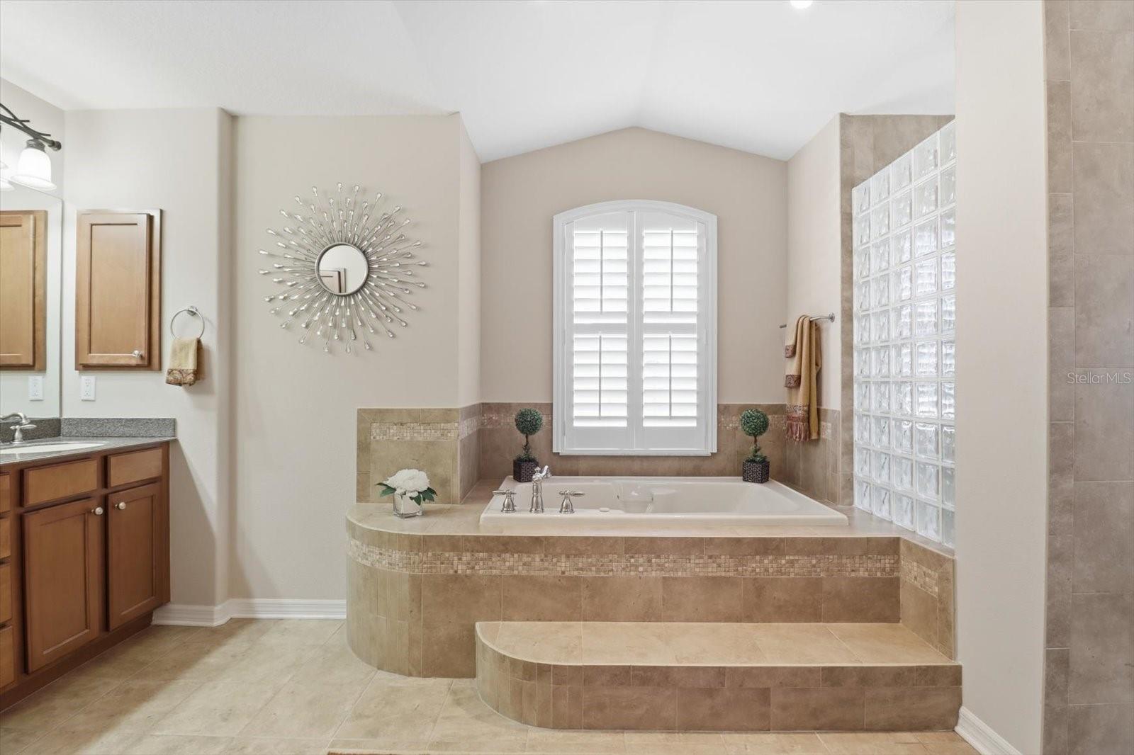 Image 25 of 48 For 6 Carnation Court