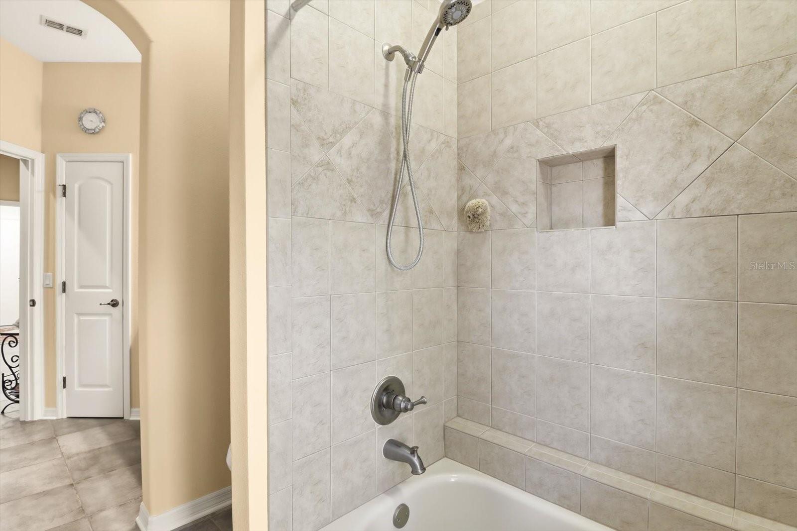 Image 27 of 48 For 6 Carnation Court