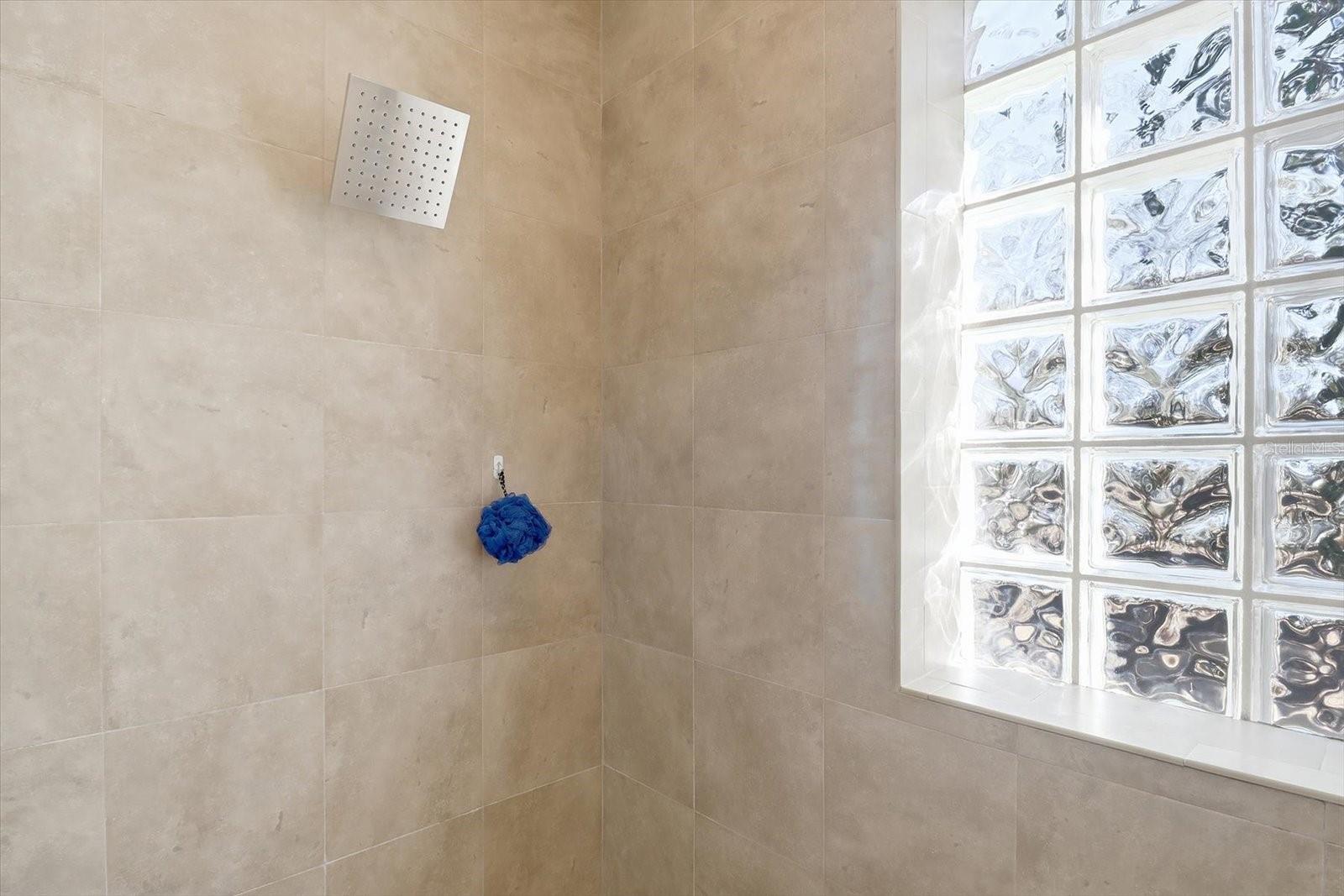 Image 28 of 48 For 6 Carnation Court