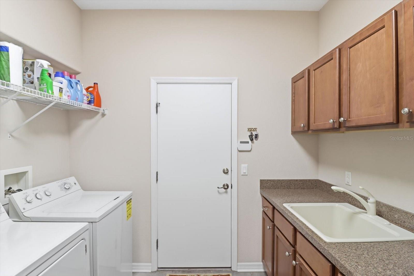 Image 35 of 48 For 6 Carnation Court