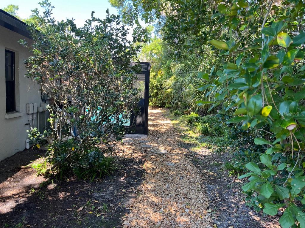 Image 27 of 35 For 1909 Deancroft Road