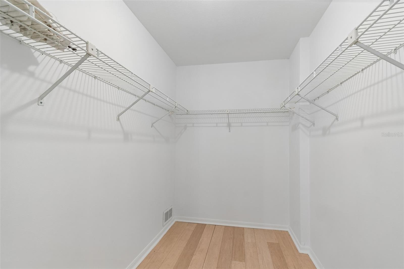 Image 12 of 28 For 321 11th Ave S