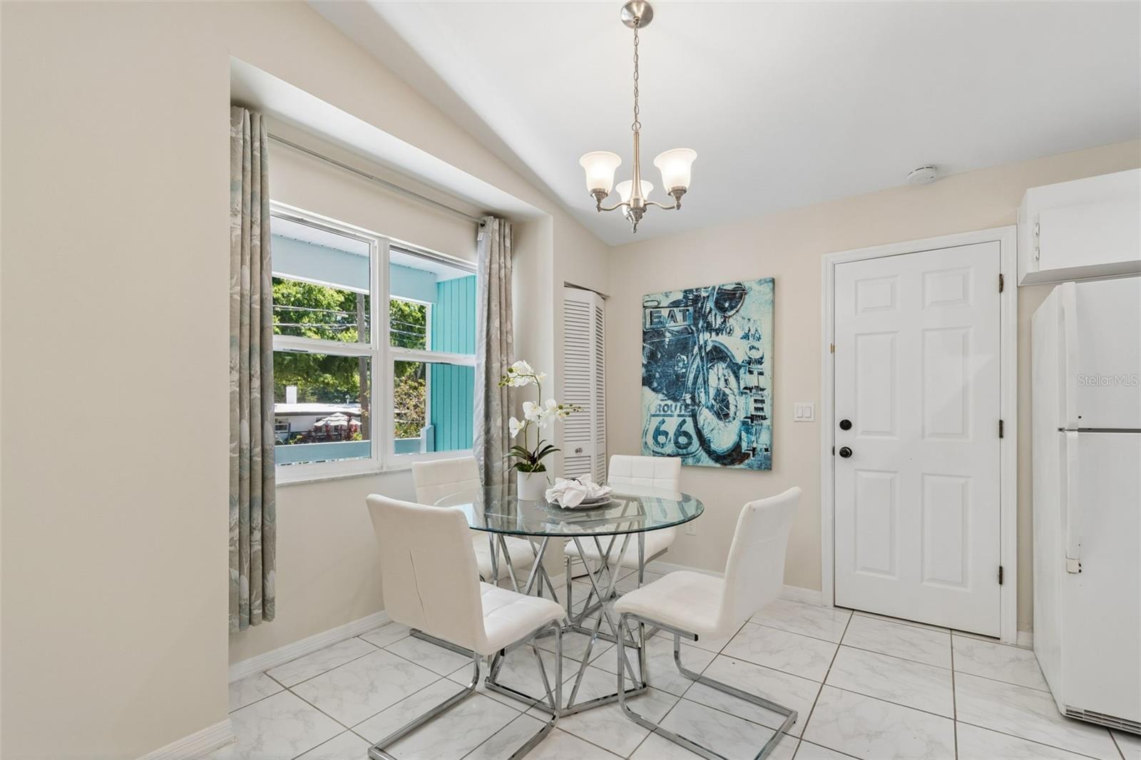 Image 5 of 28 For 321 11th Ave S