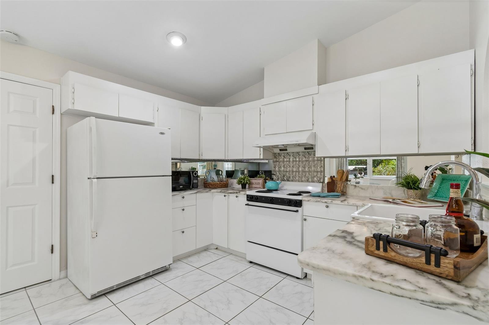 Image 7 of 28 For 321 11th Ave S