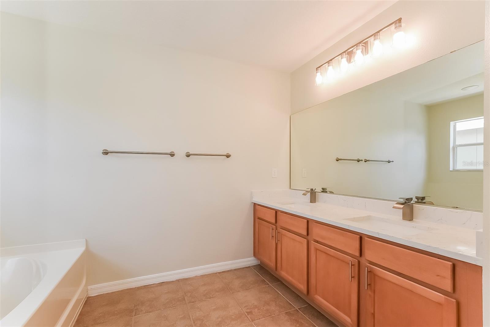 Image 10 of 20 For 2560 Bullion Loop