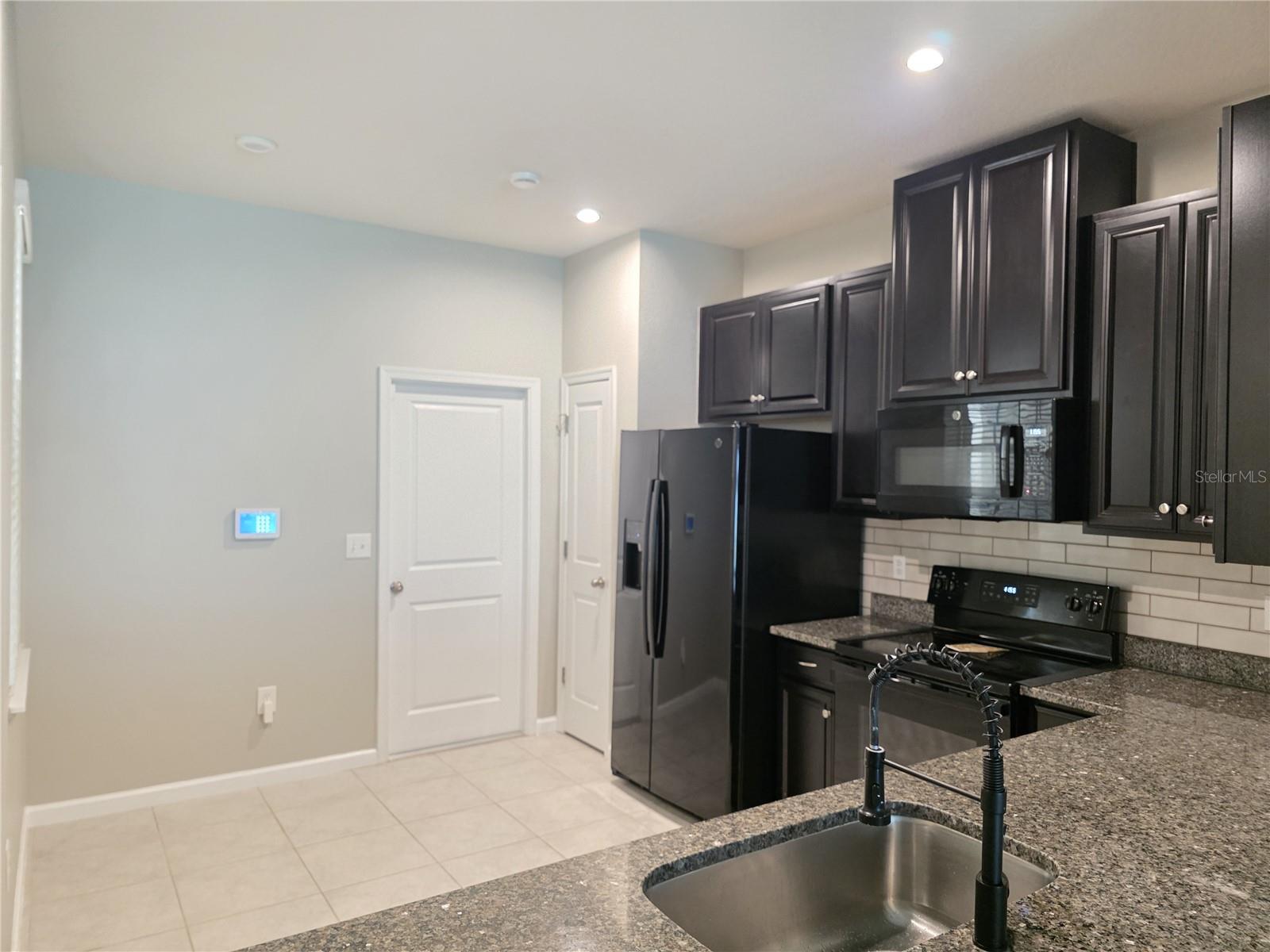 Image 3 of 16 For 2945 Rambler Ivy Loop