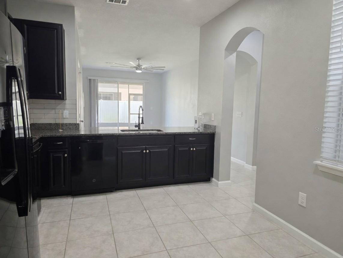 Image 4 of 16 For 2945 Rambler Ivy Loop