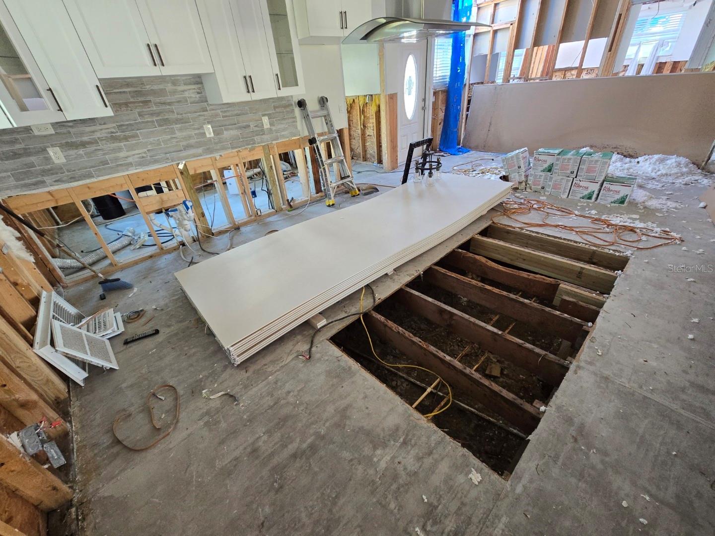 Image 16 of 27 For 3503 Shell Point Road