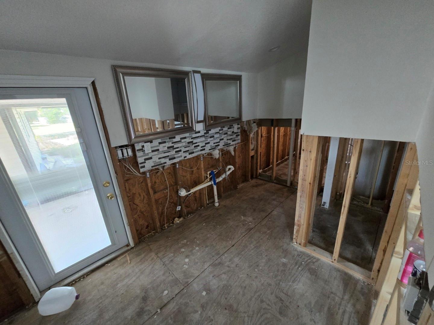 Image 19 of 27 For 3503 Shell Point Road