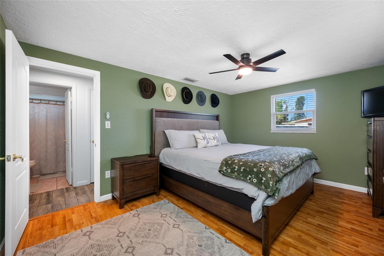 Image 20 of 58 For 5130 Victoria Lane