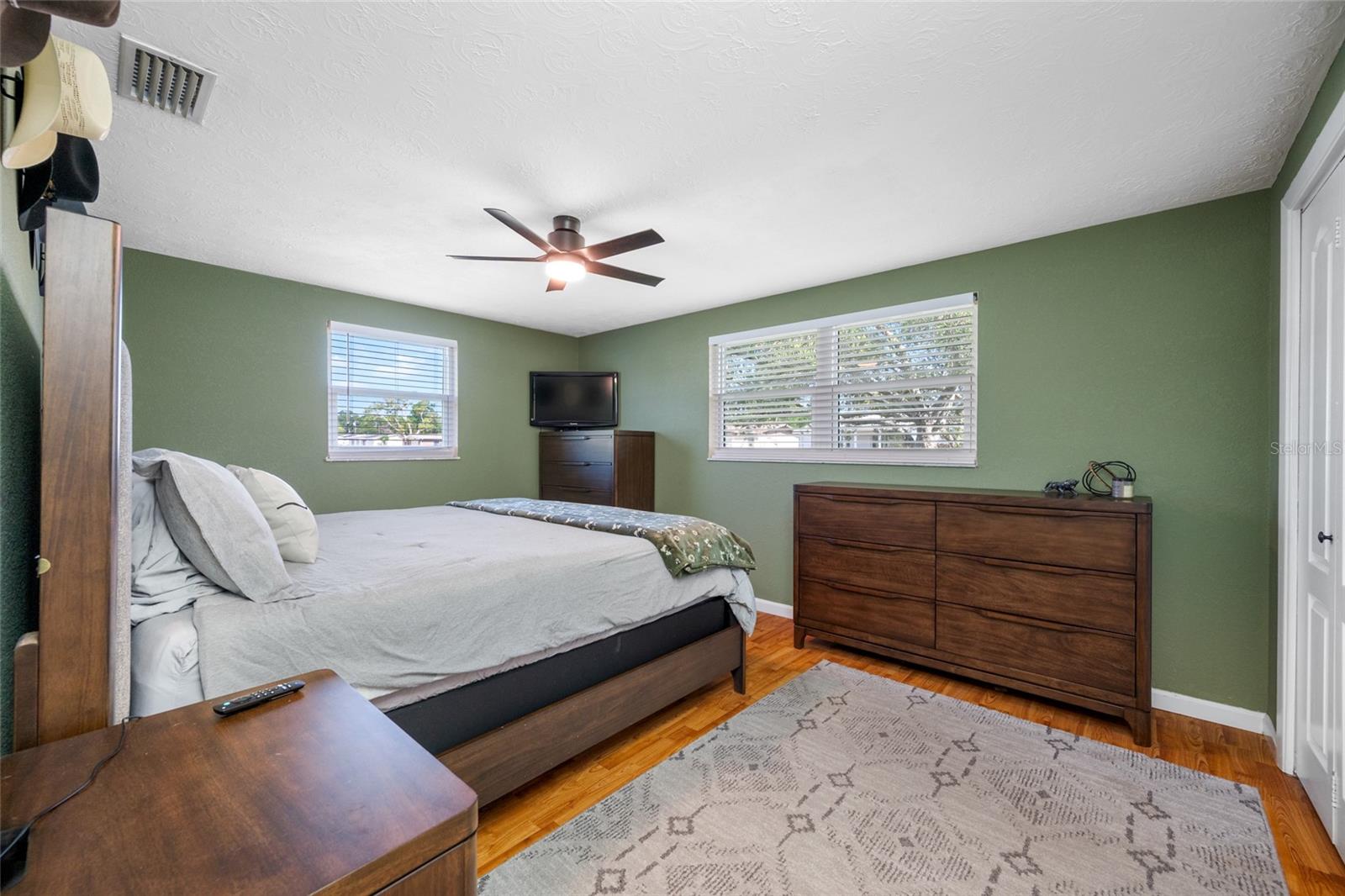 Image 22 of 58 For 5130 Victoria Lane