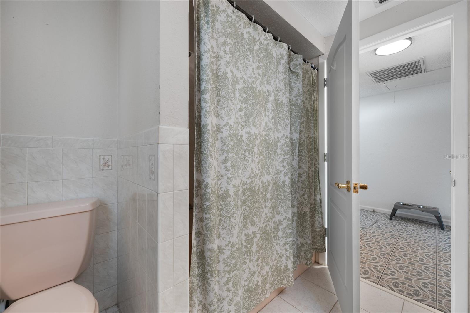 Image 30 of 58 For 5130 Victoria Lane