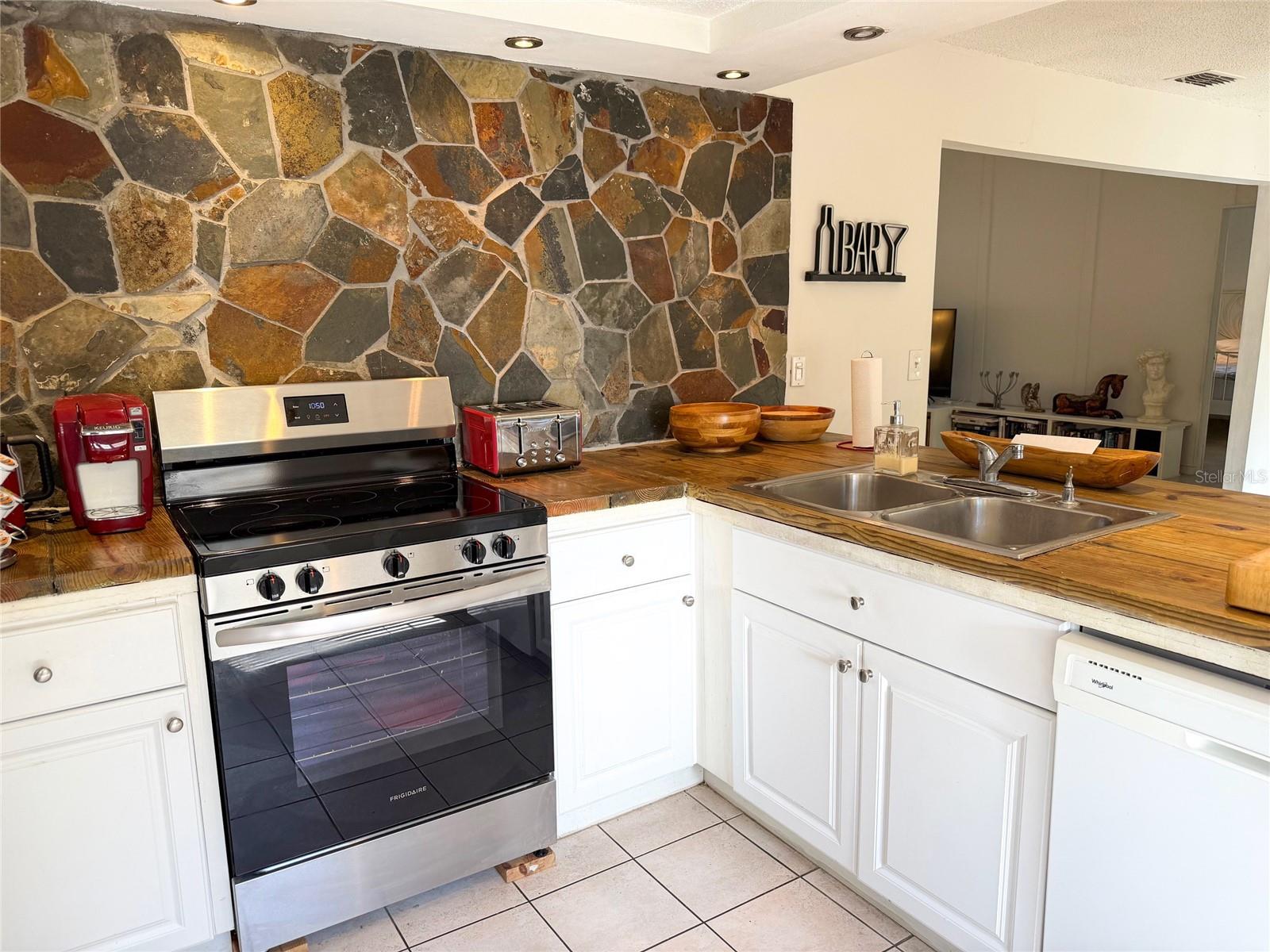 Image 22 of 69 For 13304 Wagner Drive