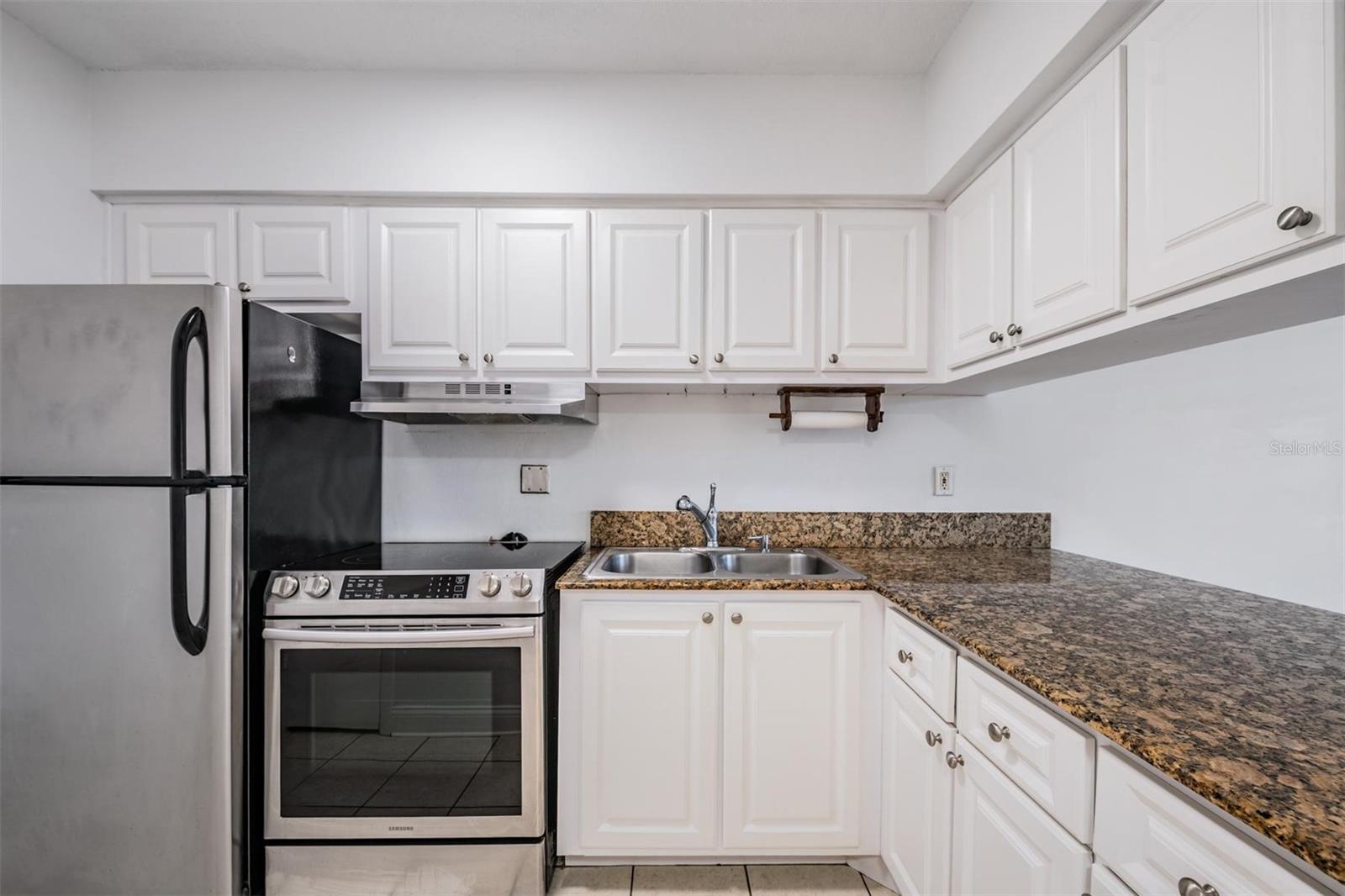 Image 11 of 27 For 120 Church Avenue 206